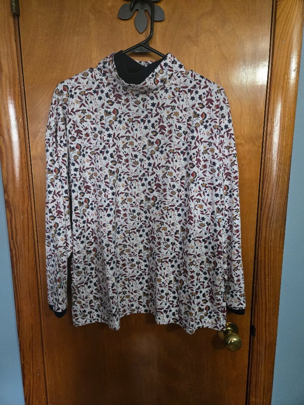 Chic Long Sleeve Turtleneck, Size 20W, Brown/White/Blue